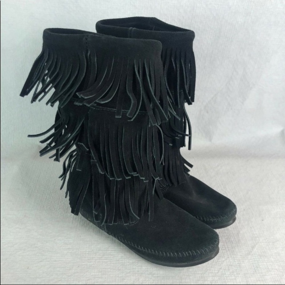 Minnetonka 1639 Suede Fringed Moccasin Boot